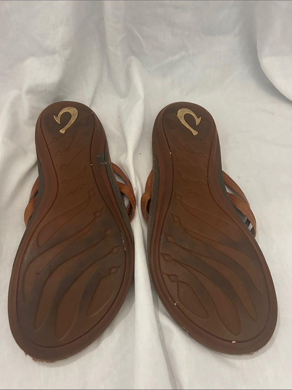 OluKai Women’s leather flip flops - Picture 2 of 3